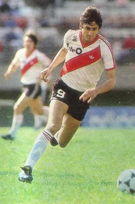 Enzo Francescoli match worn jersey – Campeonato nacional 1985 - Image 22