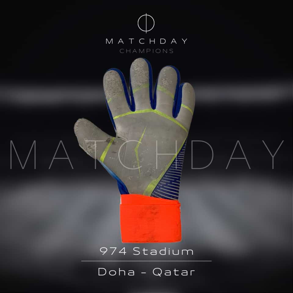 Emiliano Martinez – Left glove – FIFA World Cup Qatar 2022 - Imagen 5