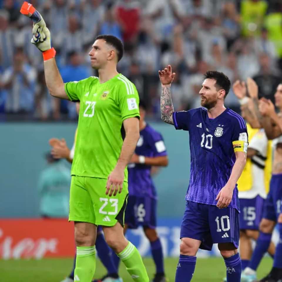 Emiliano Martinez – Left glove – FIFA World Cup Qatar 2022 - Imagen 11