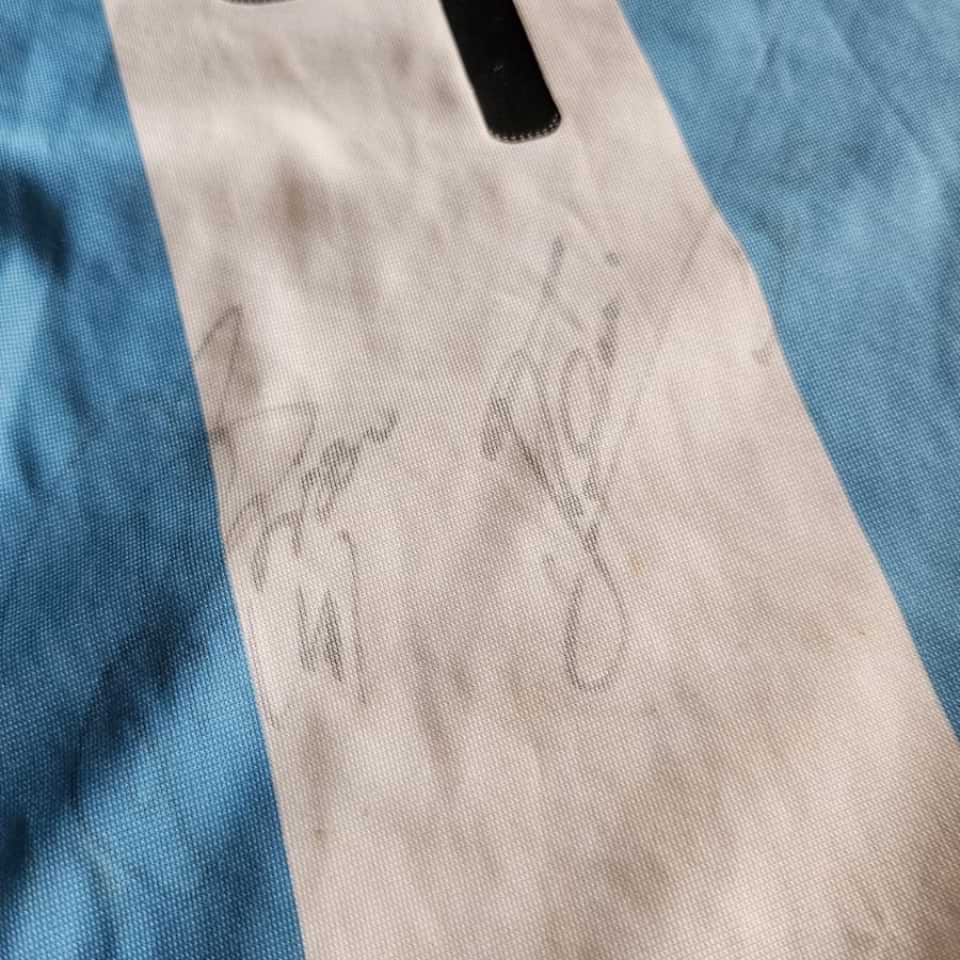 Nicolas Burdisso – Match worn – Signed by Messi – Amistoso internacional - Image 14