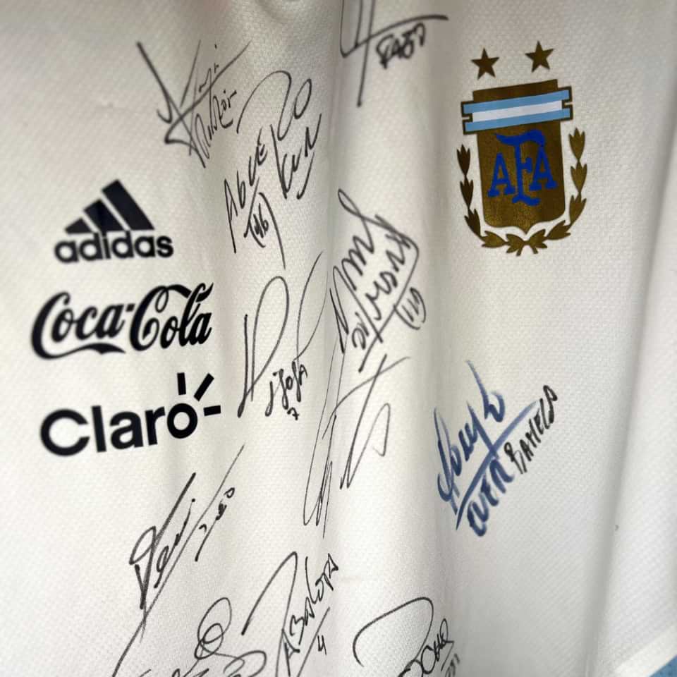 Musculosa entrenamiento Argentina Juegos Olímpicos Pekin 2008 firmada por Lionel Messi y otros - Imagen 5