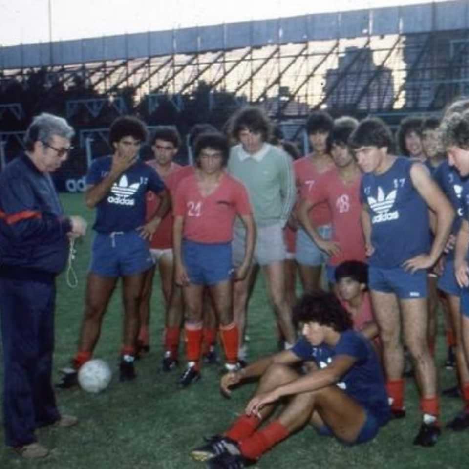 Contrato firmado por Angel Labruna con AAAJ 1983 - Imagen 4