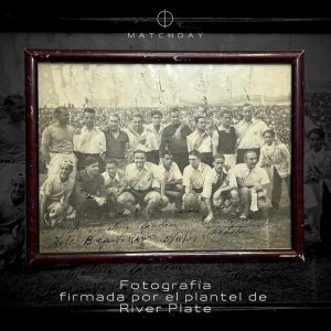 Foto original encuadrada y firmada con pluma por el equipo del River Plate 1939