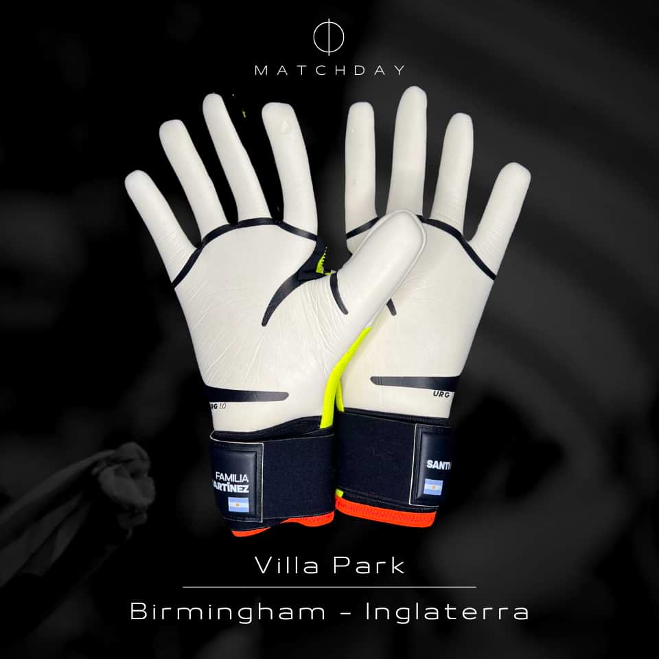 Emiliano Martinez – Match worn gloves – Aston Villa – Premier League 2024 - Imagen 5