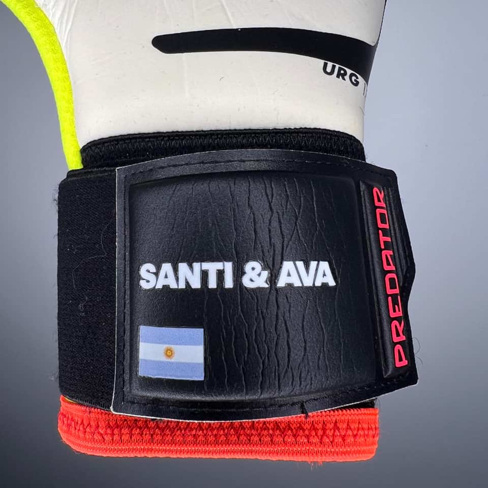 Emiliano Martinez – Match worn gloves – Aston Villa – Premier League 2024 - Imagen 7
