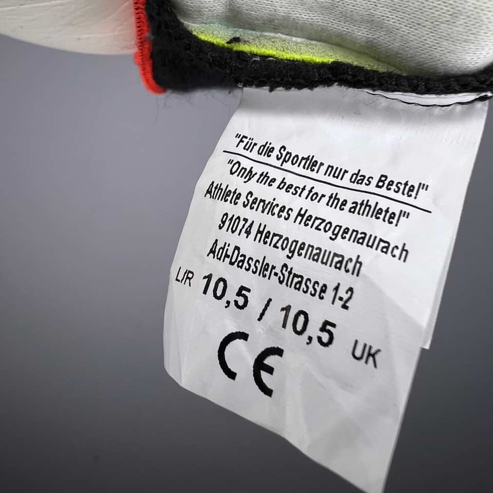 Emiliano Martinez – Match worn gloves – Aston Villa – Premier League 2024 - Imagen 9