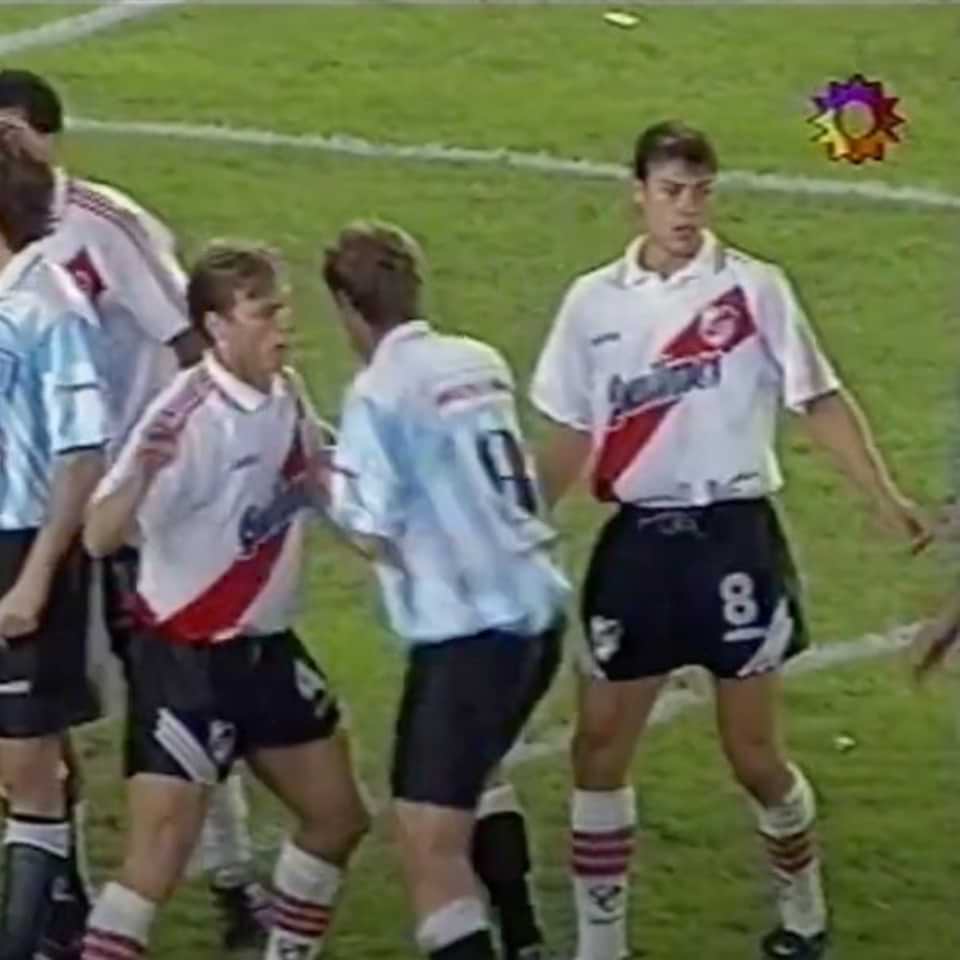 Matias Almeyda – Match worn – Torneo Clausura 1996 - Imagen 8