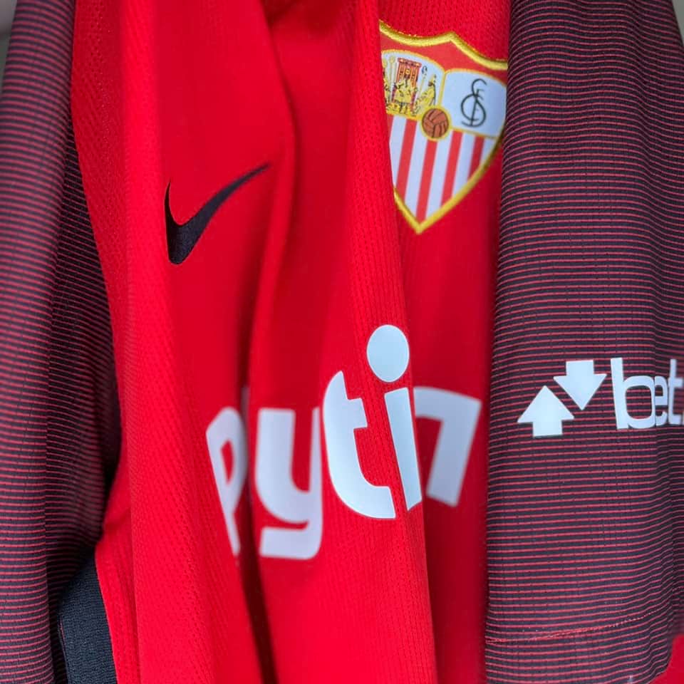 Ever Banega – Match worn – Valencia CF vs Sevilla FC – LaLiga 2018 - Imagen 6