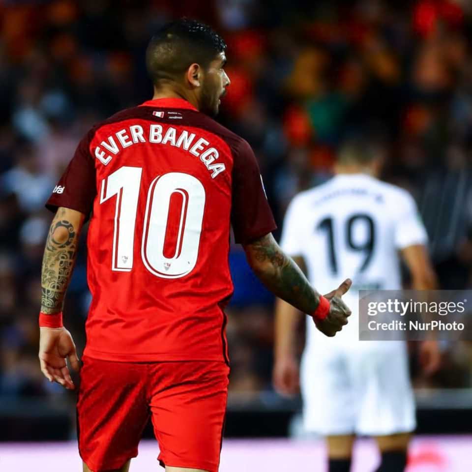 Ever Banega – Match worn – Valencia CF vs Sevilla FC – LaLiga 2018 - Imagen 21