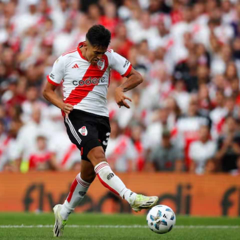 Pablo Solari – Match Worn & Signed game goal ball – River vs Boca – Copa de la Liga 2024 - Imagen 13