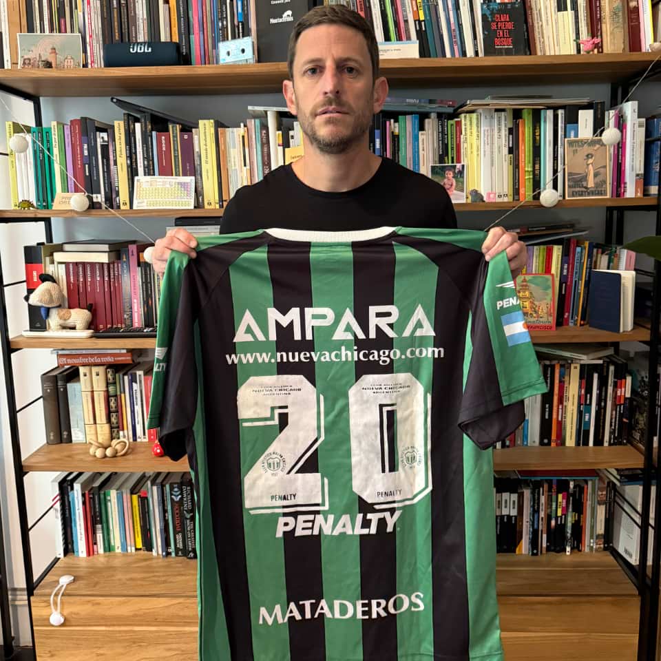 Livio Prieto – Nueva Chicago – Torneo Clausura 2004 – MATCH WORN - Imagen 6