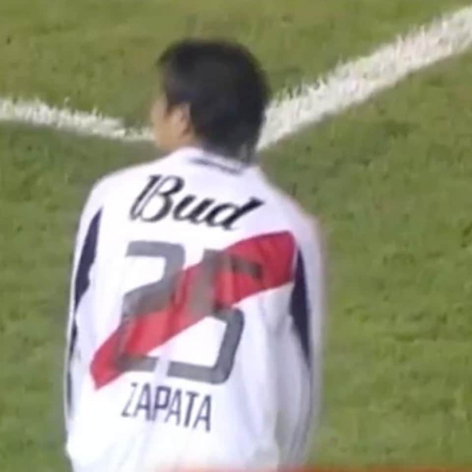 Victor Zapata – River Plate – Copa Libertadores 2005 – MATCH WORN JERSEY - Imagen 9