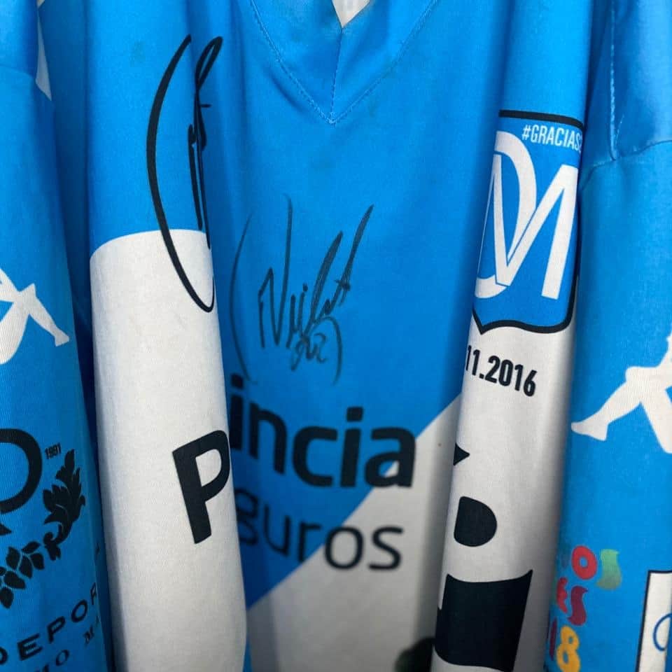 Diego Milito – Partido despedida – Farewell match – SIGNED protocol jersey - Imagen 6