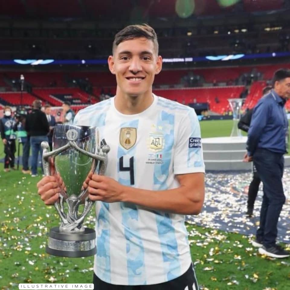 Nahuel Molina – Argentina – Finalissima 2022 – Match Issued jersey + Training bib (Pechera) - Imagen 9