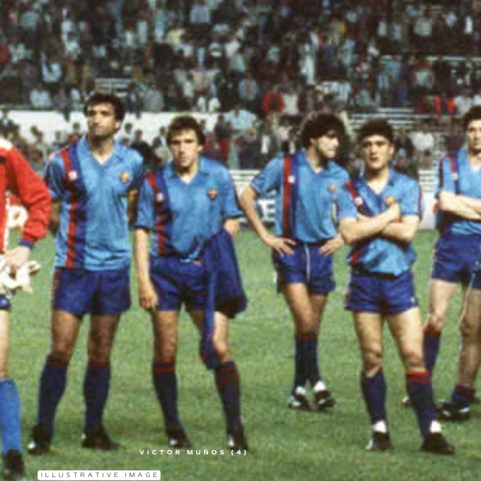 Victor Muñoz – FC Barcelona – Temporada 1985/86 – MATCH WORN JERSEY - Imagen 9