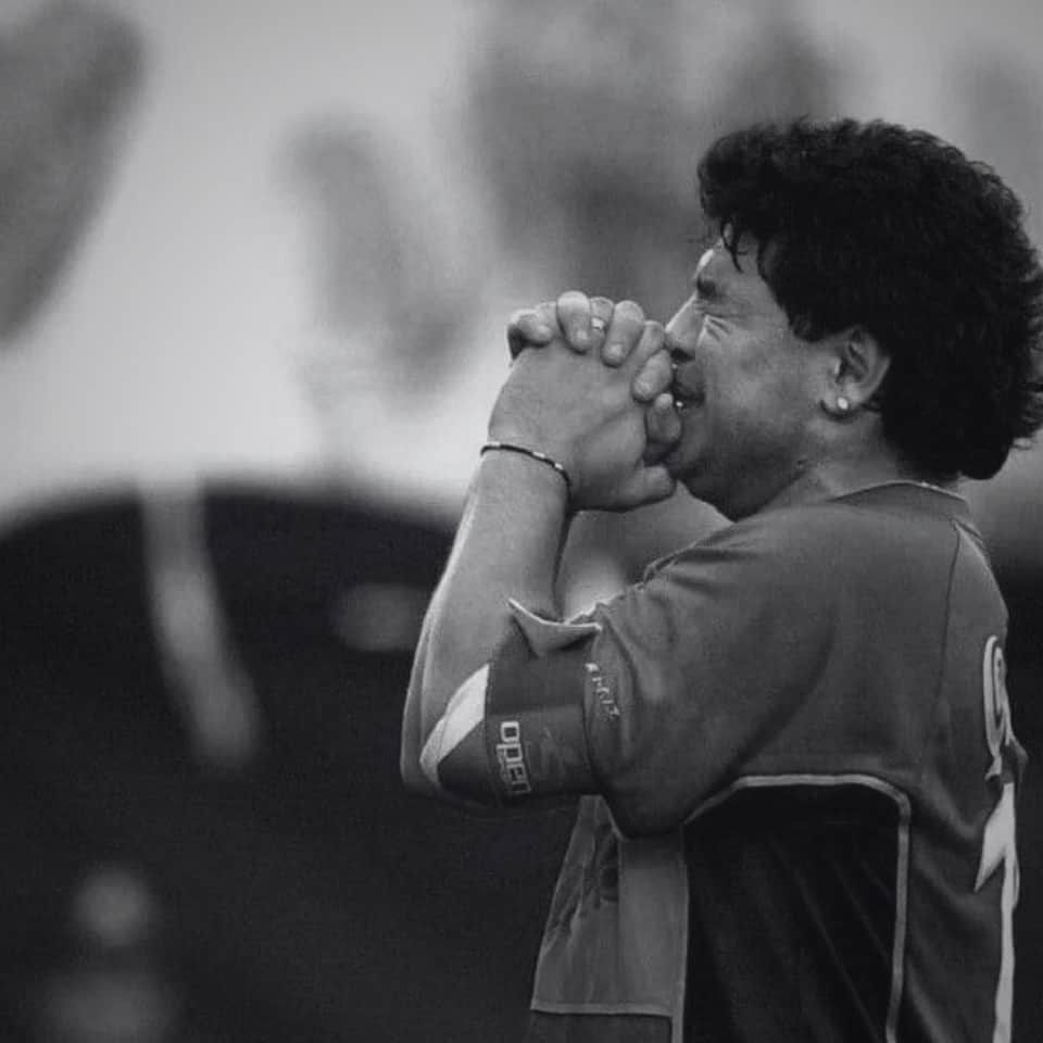 Aro de Diego Armando Maradona – Partido despedida “La pelota no se mancha” – Earring worn by Maradona in his farewell match - Imagen 8