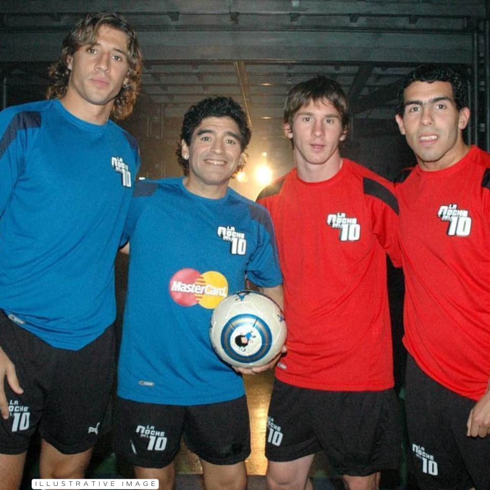 Kit “La Noche del 10” – Football-tennis shirts and cap – 2005 - Imagen 15