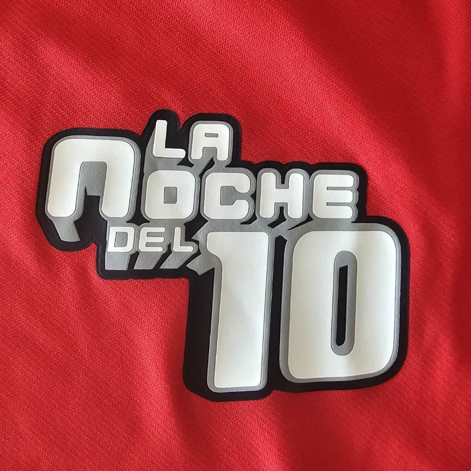 Kit “La Noche del 10” – Football-tennis shirts and cap – 2005 - Imagen 23