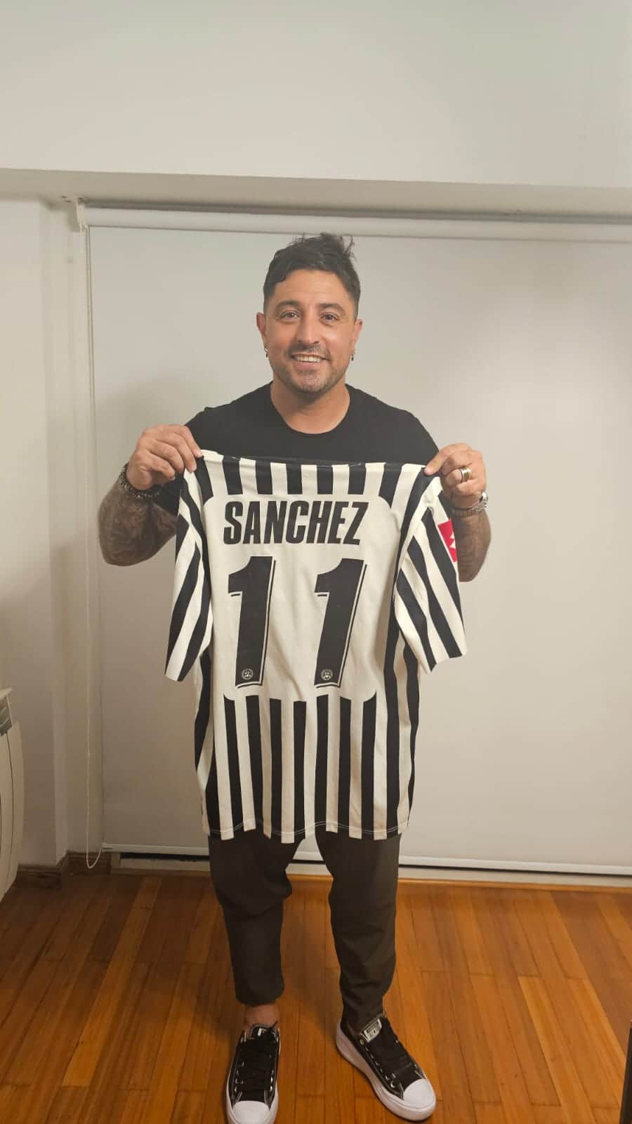 Alexis Sánchez – Udinese Calcio – Serie A 2008/09 – MATCH WORN JERSEY – CUT SLEEEVES – P. ALVAREZ COLLECTION - Imagen 7