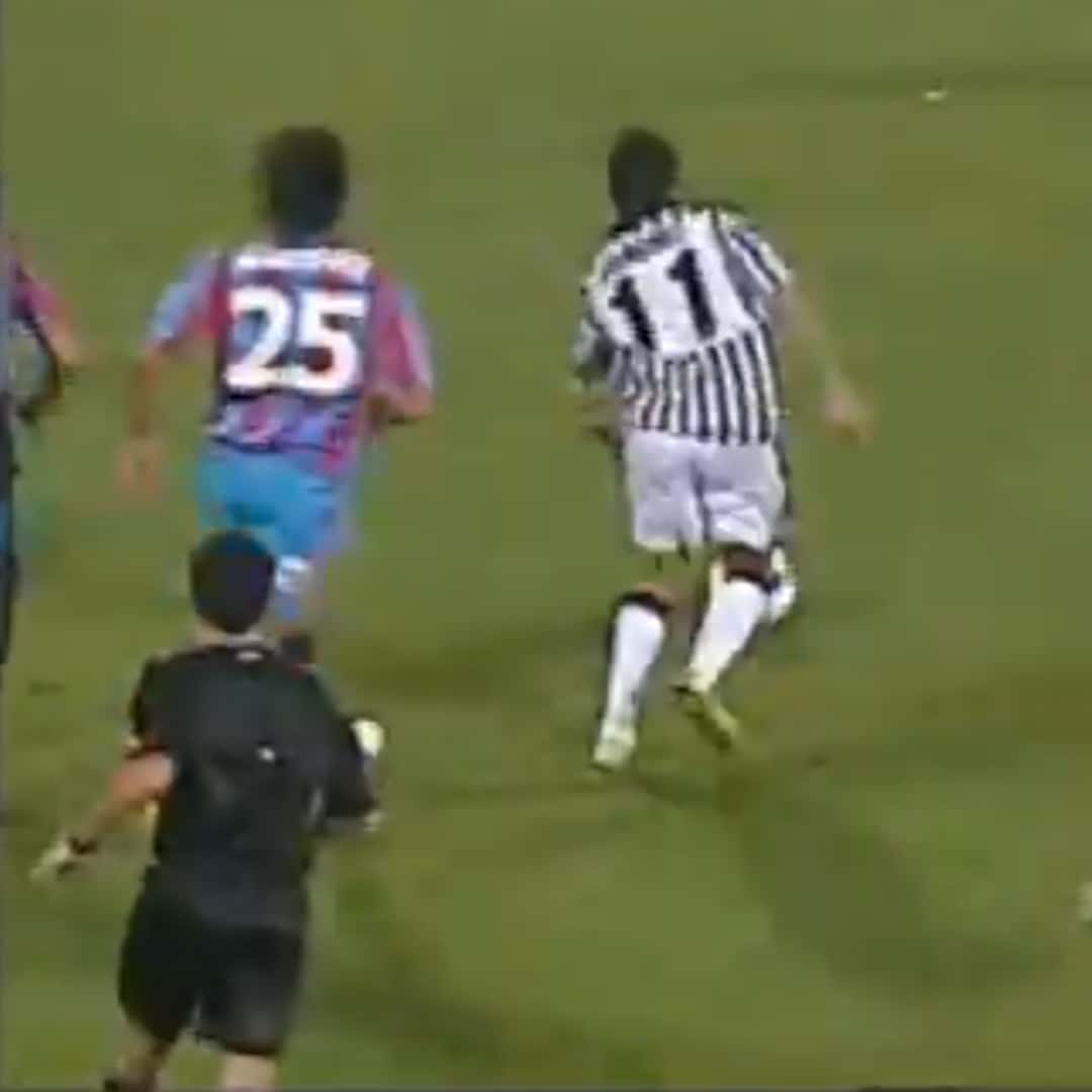 Alexis Sánchez – Udinese Calcio – Serie A 2008/09 – MATCH WORN JERSEY – CUT SLEEEVES – P. ALVAREZ COLLECTION - Imagen 27