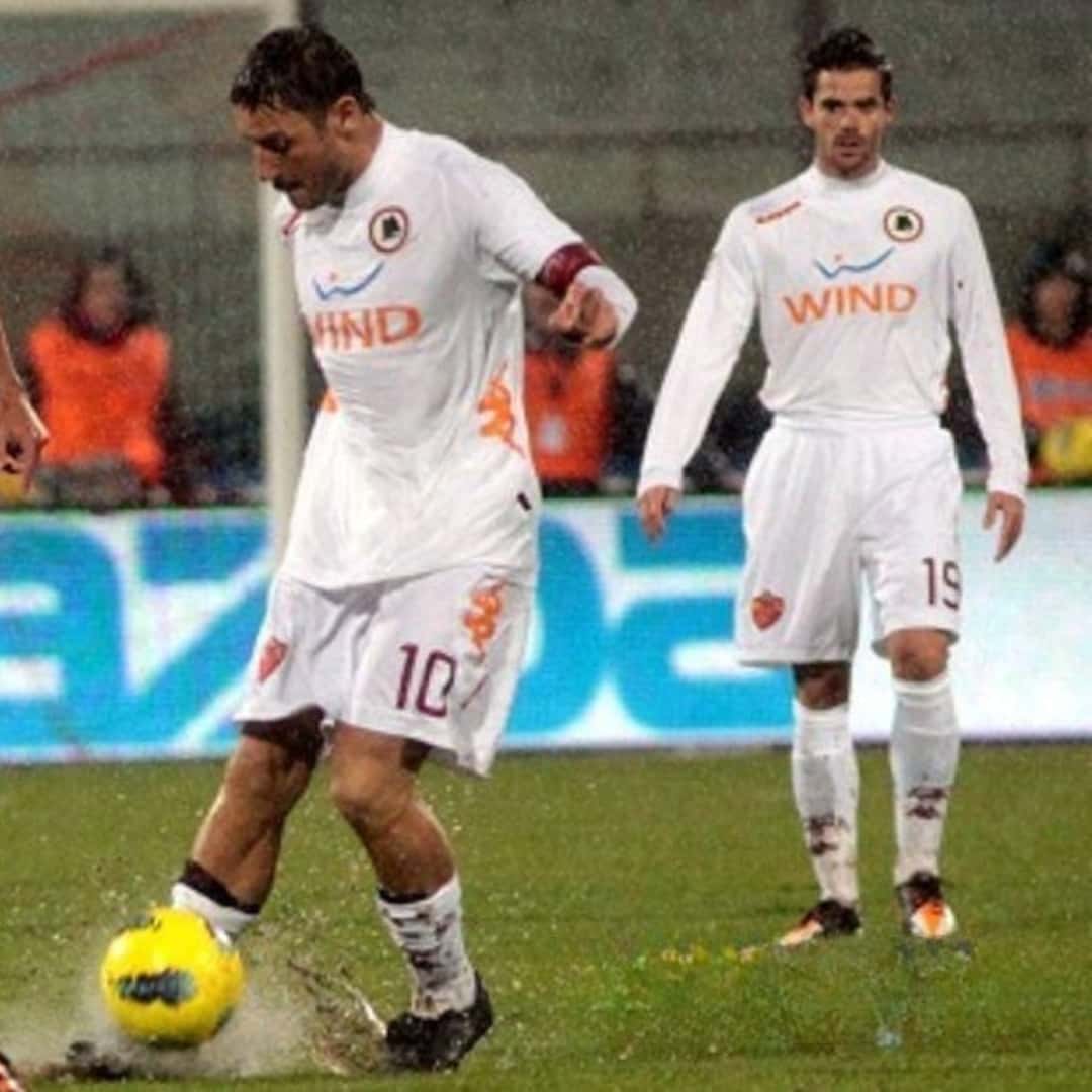 Fernando Gago – AS Roma – Serie A 2011/12 – MATCH WORN JERSEY – P. ALVAREZ COLLECTION - Imagen 20