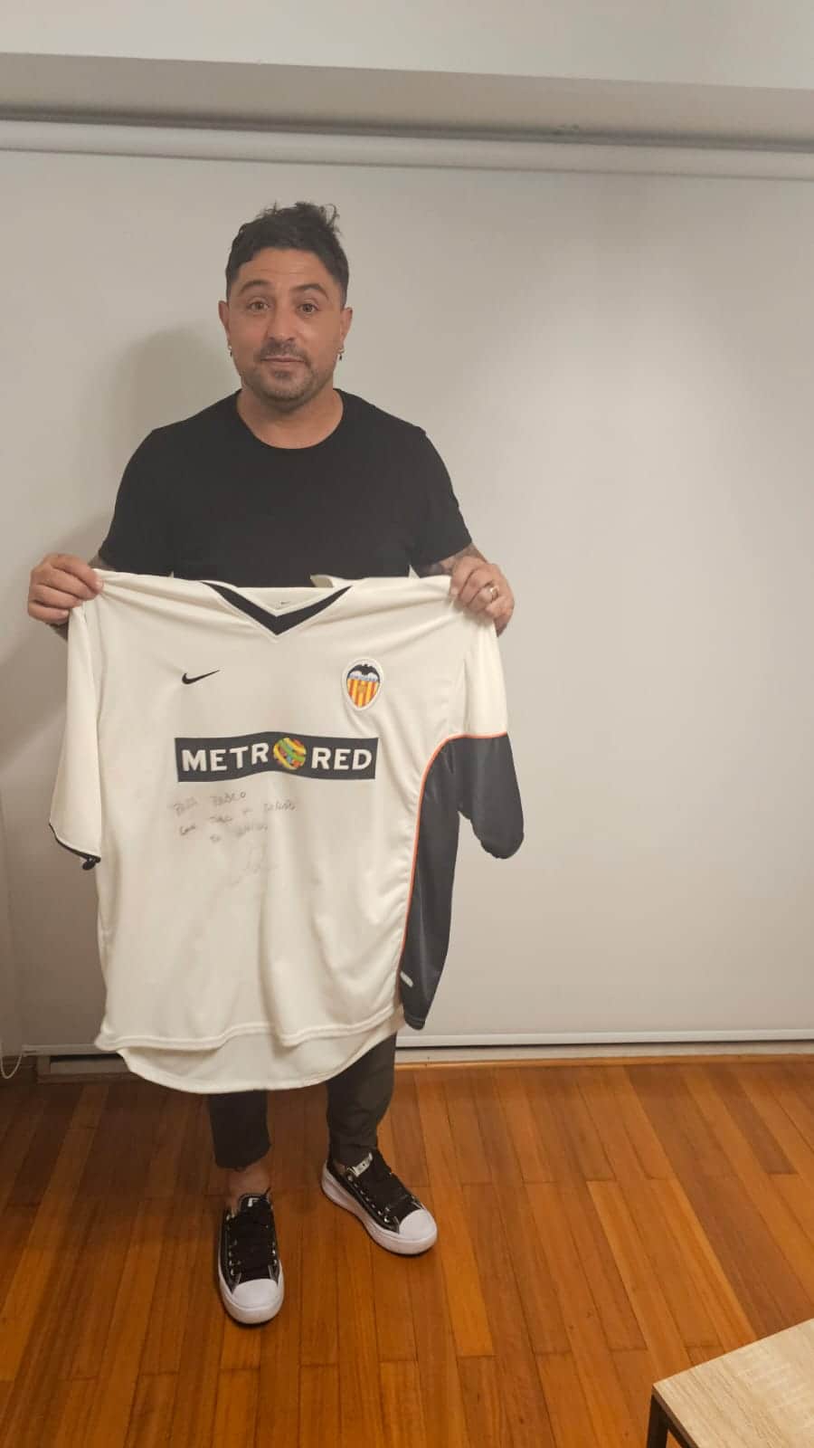Cristian “Kily” González – SIGNED – Valencia C.F. – LFP 2001/02 – MATCH WORN JERSEY – P. ÁLVAREZ COLLECTION - Imagen 6