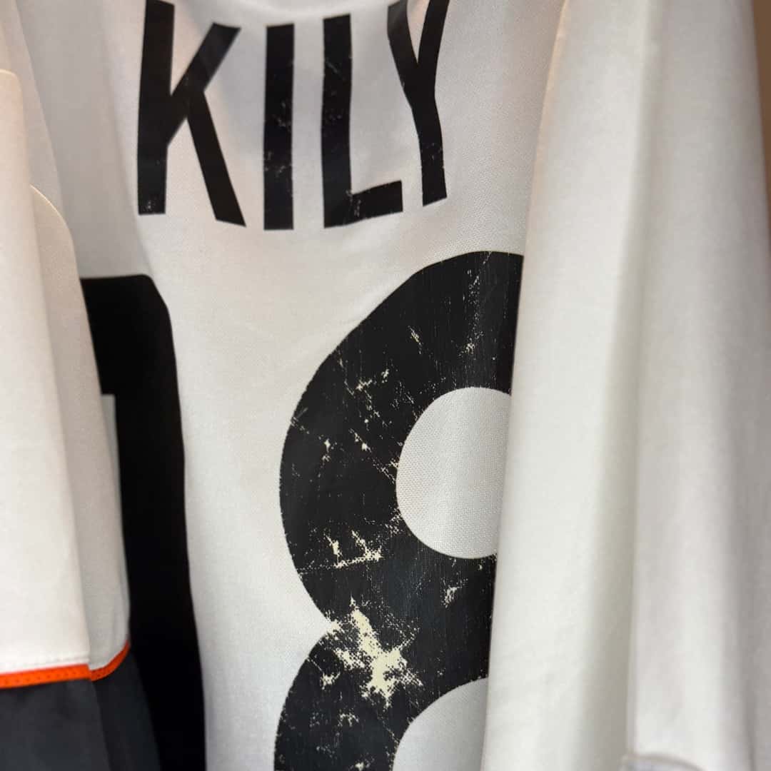 Cristian “Kily” González – SIGNED – Valencia C.F. – LFP 2001/02 – MATCH WORN JERSEY – P. ÁLVAREZ COLLECTION - Imagen 9