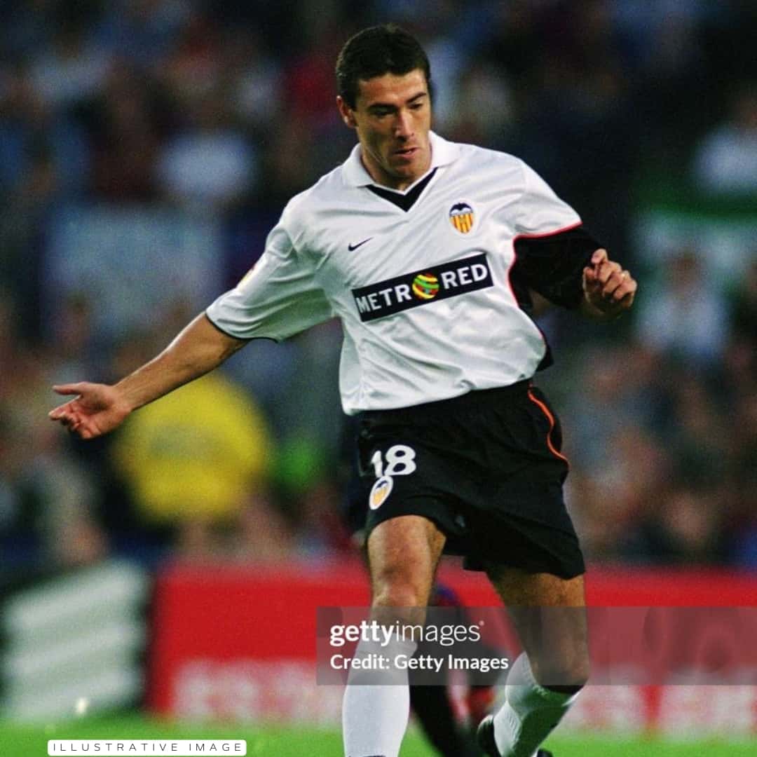 Cristian “Kily” González – SIGNED – Valencia C.F. – LFP 2001/02 – MATCH WORN JERSEY – P. ÁLVAREZ COLLECTION - Imagen 12