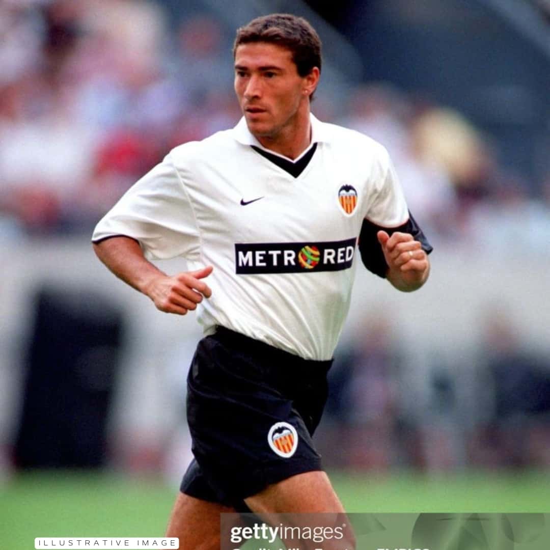 Cristian “Kily” González – SIGNED – Valencia C.F. – LFP 2001/02 – MATCH WORN JERSEY – P. ÁLVAREZ COLLECTION - Imagen 13