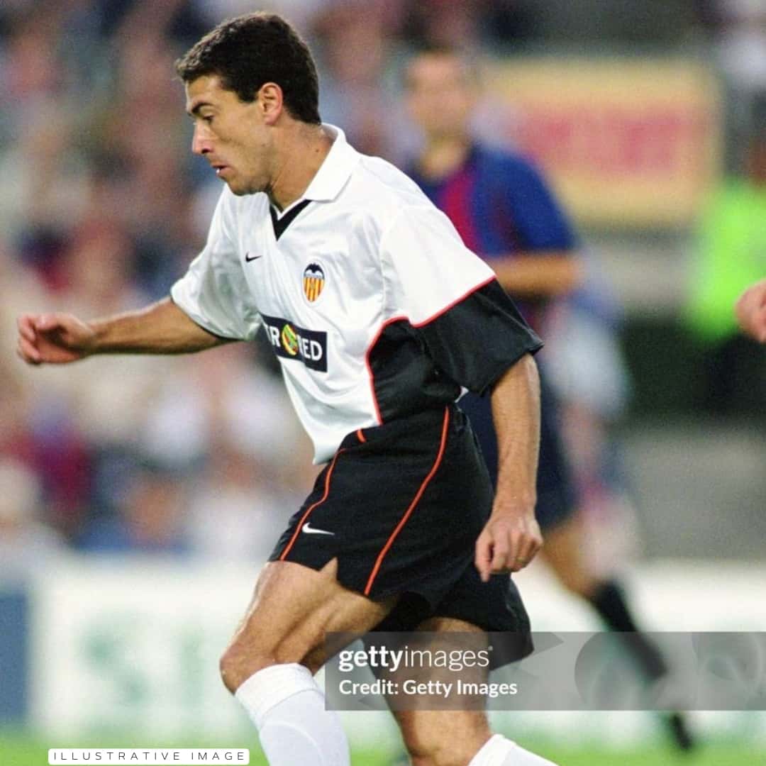Cristian “Kily” González – SIGNED – Valencia C.F. – LFP 2001/02 – MATCH WORN JERSEY – P. ÁLVAREZ COLLECTION - Imagen 16
