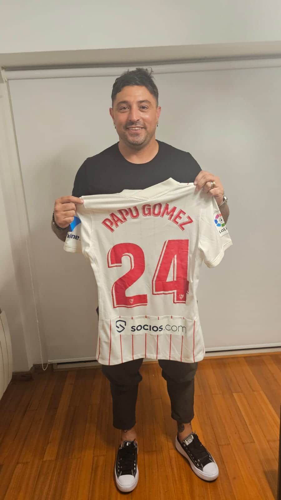 Alejandro Gómez – Sevilla – MATCH WORN JERSEY – LPF 2022/23 – P. ALVAREZ COLLECTION - Imagen 7