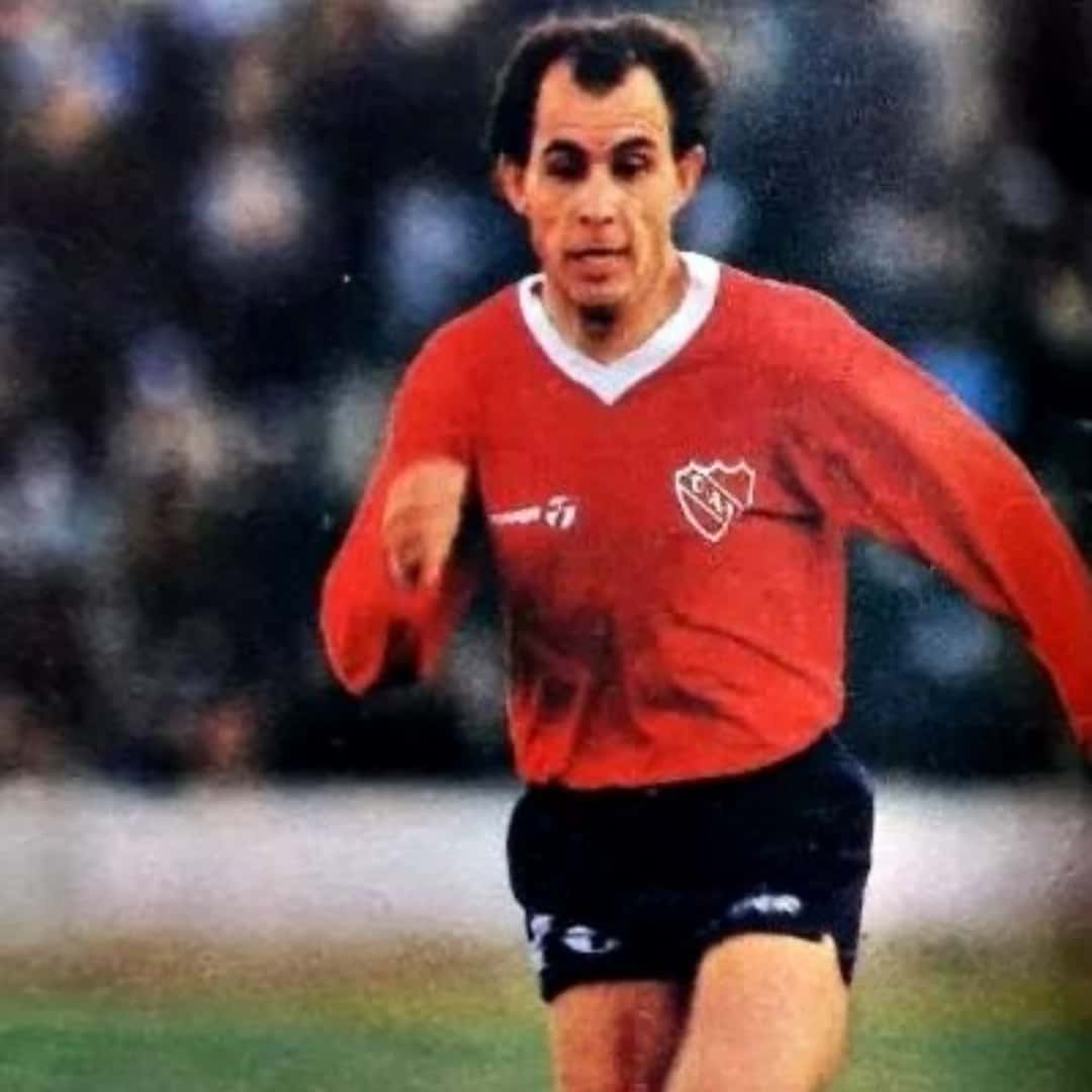 Ricardo Bochini – Independiente – Copa Libertadores 1984 – Semifinal IDA – MATCH WORN JERSEY - Imagen 11