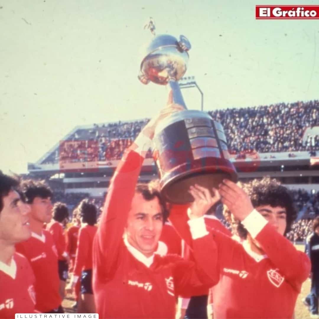 Ricardo Bochini – Independiente – Copa Libertadores 1984 – Semifinal IDA – MATCH WORN JERSEY - Imagen 9
