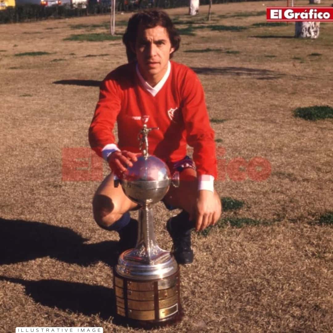 Ricardo Bochini – Independiente – Copa Libertadores 1984 – Semifinal IDA – MATCH WORN JERSEY - Imagen 14