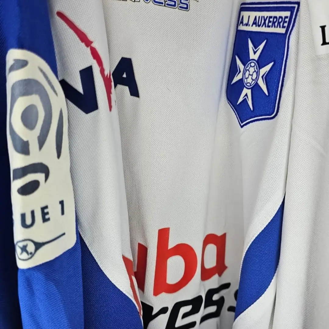 Cedric Hengbart – A.J. Auxerre – Ligue 1 – MATCH WORN JERSEY – JUAN ELUCHANS COLLECTION - Imagen 6