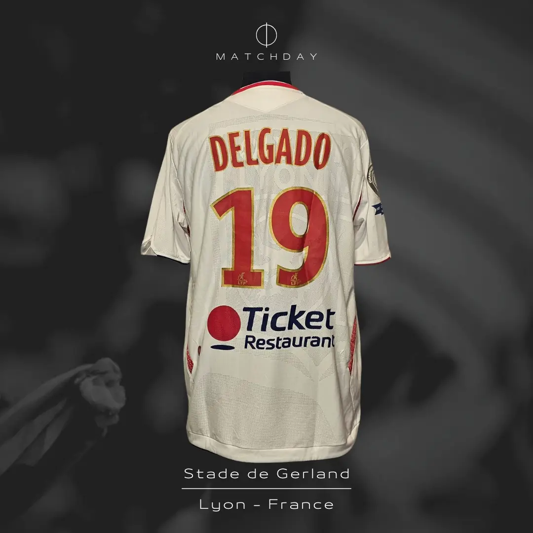 César Delgado – Lyon – Ligue 1 – MATCH WORN IN BENCH JERSEY – JUAN ELUCHANS COLLECTION - Imagen 5
