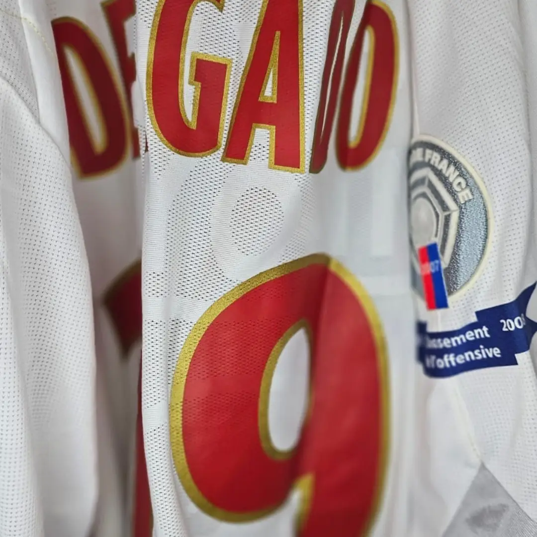 César Delgado – Lyon – Ligue 1 – MATCH WORN IN BENCH JERSEY – JUAN ELUCHANS COLLECTION - Imagen 7