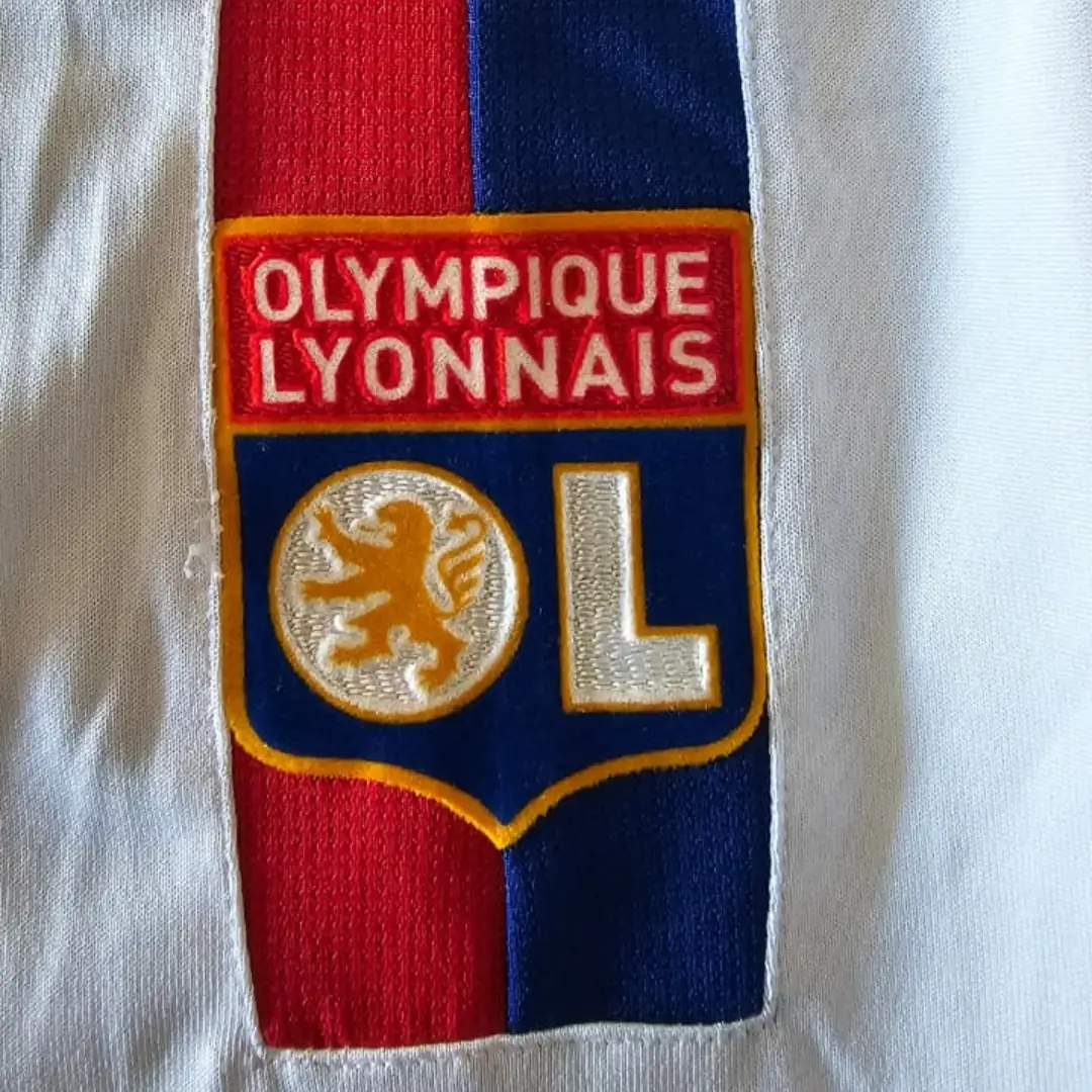 César Delgado – Lyon – Ligue 1 – MATCH WORN IN BENCH JERSEY – JUAN ELUCHANS COLLECTION - Imagen 12