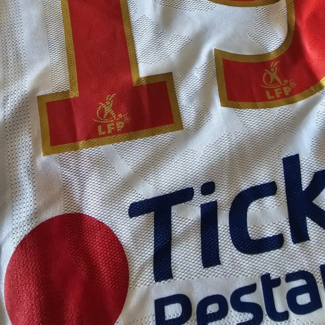 César Delgado – Lyon – Ligue 1 – MATCH WORN IN BENCH JERSEY – JUAN ELUCHANS COLLECTION - Imagen 17
