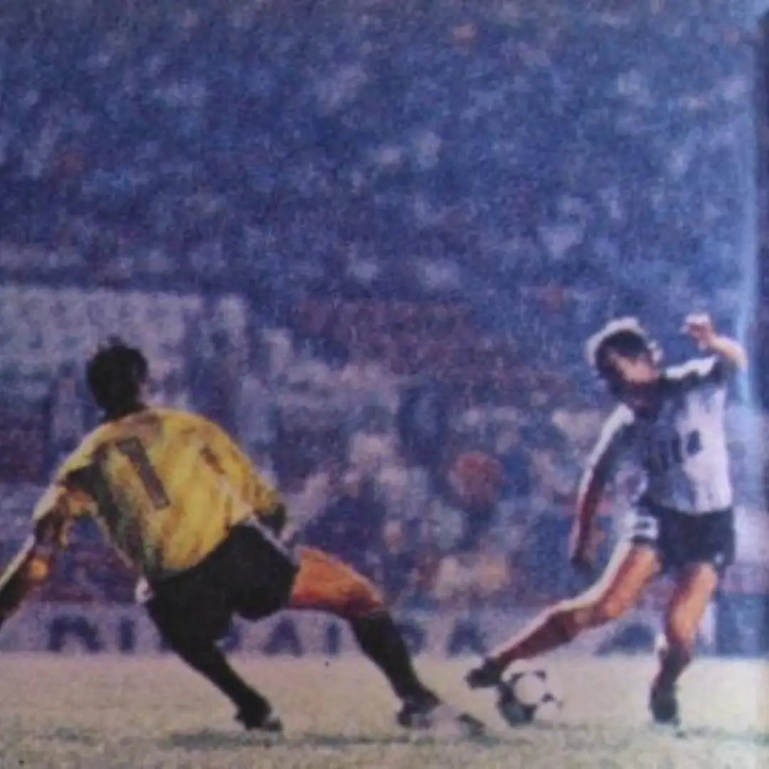 Ricardo Enrique Bochini – C.A. Independiente – Campeonato Primera División 1986/87 – MATCH WORN JERSEY - Imagen 17
