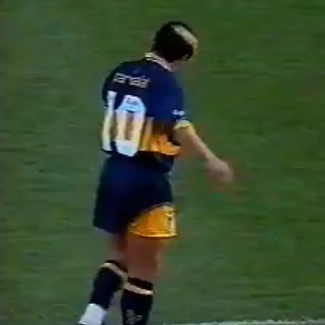Diego Maradona – Boca Jrs. – Torneo Apertura 1995 – MATCH WORN JERSEY - Imagen 11