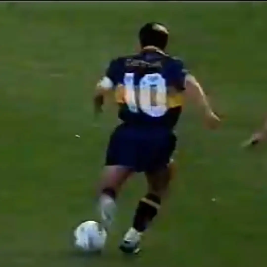 Diego Maradona – Boca Jrs. – Torneo Apertura 1995 – MATCH WORN JERSEY - Imagen 12