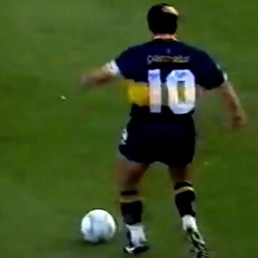 Diego Maradona – Boca Jrs. – Torneo Apertura 1995 – MATCH WORN JERSEY - Imagen 13