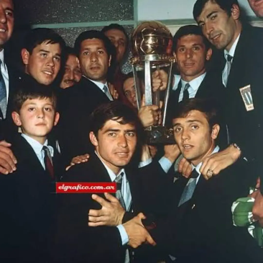 Humberto Maschio – Racing Club – Protocol Jersey + Honorary membership credencial – HUMBERTO MASCHIO’S COLLECTION - Imagen 20